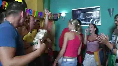 Die sexuelle deutsche pornovideos gratis Spannung ist zu groß