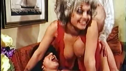 dominante Babes foltern schöne deutsche pornofilme einen Sissy-Sklaven