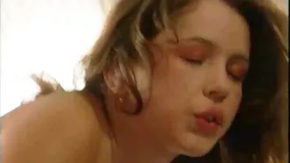 Geile deutsche Babe fickt sich mit einer Flasche deutscheporno filme