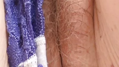 Schmutzige sprechende blonde deutscher pornofilm Milf fickt Muschi bis sie abspritzt