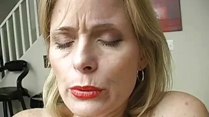 Die haarige Frau wird selbst gefickt als die deutschsprachige hd pornofilme Finger